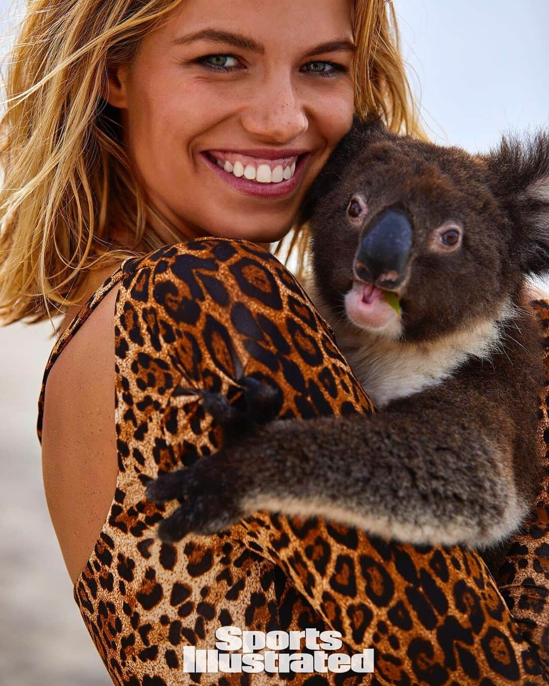 Sports Illustrated Swimsuitさんのインスタグラム写真 - (Sports Illustrated SwimsuitInstagram)「PURE JOY wrapped up in one amazing picture. 😍🐨❤️ Head to si.com/swimsuit to learn more about the hand-raised, orphaned animals at @kiwildlifepark. • • • @authentickangarooisland @southaustralia @lifetime_private_retreats @virginaustralia #KIbeachbum #SeeSouthAustralia」5月17日 6時11分 - si_swimsuit