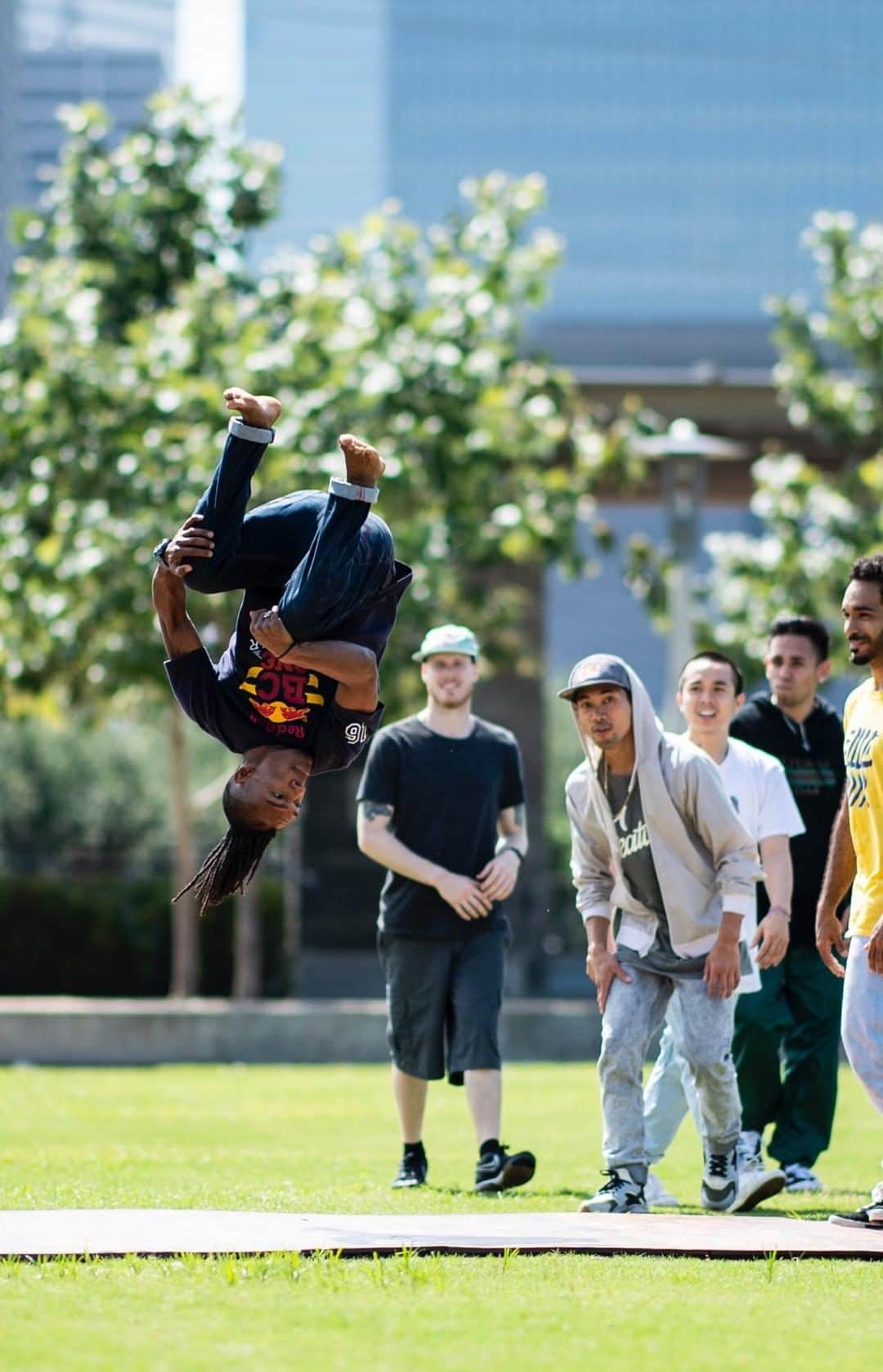 のインスタグラム：「Watch the Red Bull BC One Houston Cyphers live on May 18th & 19th 👉 win.gs/bconeYTlive」