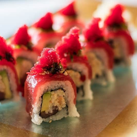Trump Waikikiさんのインスタグラム写真 - (Trump WaikikiInstagram)「Using only the freshest ingredients, you must taste our popular Firecracker sushi roll at Wai`olu Ocean Cuisine. There is also our new seafood dinner menu to experience. #trumpwaikiki #waioluoceancuisine #seafoodrestaurantwaikiki#seafoodrestauranthonolulu #happyhour #sushi #sushibar  ピリ辛のまさごがのったファイヤークラッカーロールは、ワイオル・オーシャン・キュイジーヌの人気メニューのひとつです。この他、豊富なシーフードの数々をお楽しみください。 #ワイオルオーシャンキュイジーヌ #トランプワイキキ #シーフードレストラン #鮨 #ハッピーアワー」5月17日 6時20分 - trumpwaikiki