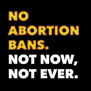 ジェイミー・キングさんのインスタグラム写真 - (ジェイミー・キングInstagram)「Alabama @GovernorKayIvey signed the most extreme abortion ban since Roe v Wade. This isn’t a coincidence — it’s part of an attempt to ban abortion outright. And it isn’t just an attack on Alabama women, this is an attack on everyone who might or can get pregnant. #StopTheBans  25 white, male legislators in Alabama voted to take away women’s health and rights. This bill - could jail doctors for life just for providing care - would put women’s lives in jeopardy - makes NO EXCEPTIONS for rape or incest -In Alabama, Black women are dying from cervical cancer at 2x the rate of white women, and from pregnancy & childbirth more than 4x as often. In the face of public health crises that are killing women, politicians are eroding health care access & jailing doctors. -We are dangerously close to a post-Roe world. It’s clear that anti-abortion politicians will say and do anything, including lie about abortion and pass extreme abortion bans, to put this crucial health care out of reach for millions of people nationwide. -We have to fight back against each and every attempt to criminalize people for simply accessing abortion care and exercising their constitutional right to abortion. Politicians don’t belong anywhere  near the exam room. #StopTheBans  Georgia and Alabama health centers have been flooded with calls from women afraid they will lose their appointments or can no longer access abortion. Know this: Abortion is STILL LEGAL in Alabama and Georgia — but we have to fight back together to keep it that way.  #StopTheBans」5月17日 6時34分 - jaime_king