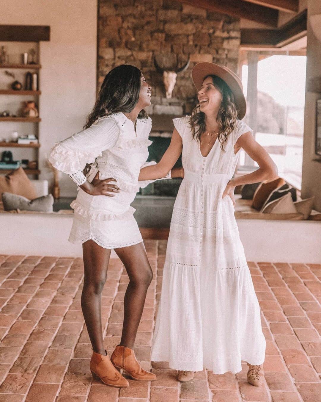 SPELLさんのインスタグラム写真 - (SPELLInstagram)「Suki sisters 🕊☁️ our girls Aleiya and @anita_ghise in our #spellluxelace story Suki ~ shot at the dreamy @therangebyronbay」5月17日 6時35分 - spell