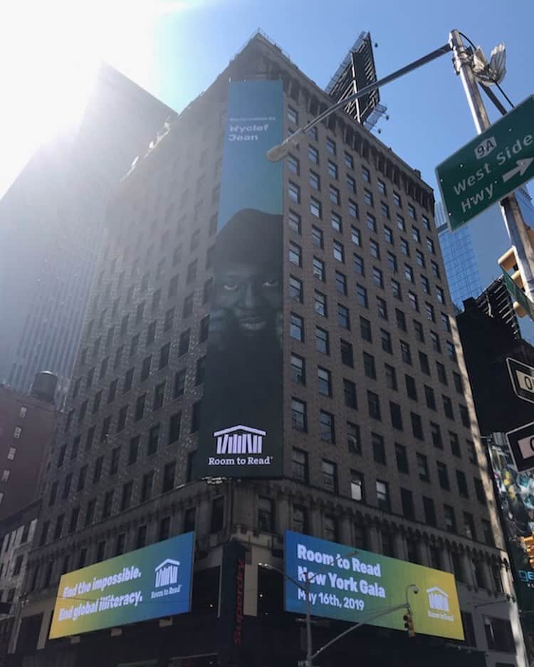 ワイクリフ・ジョンのインスタグラム：「The greatest joy about my life is not doing for myself but giving back to others. Tonight it’s all about  @RoomToRead #RTREndOfImpossible NY Gala.」