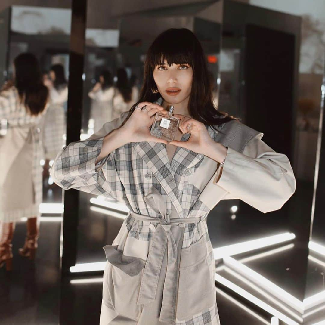 LIECOLLECTIONさんのインスタグラム写真 - (LIECOLLECTIONInstagram)「This Season’s Most Coveted Trench is Back in Stock: Limited quantities are still available!  #liecollection #ss19 #newcollection #trenchcoat #LIElook #promotion #plaid #florals #plaids #springcoat #outfitdujour #springootd #plaid #coveted #collection #LIE #influencerstyle #edits #shop #lifeisexpression #styleblogger #streetphotography #nyc」5月17日 6時42分 - liecollection_