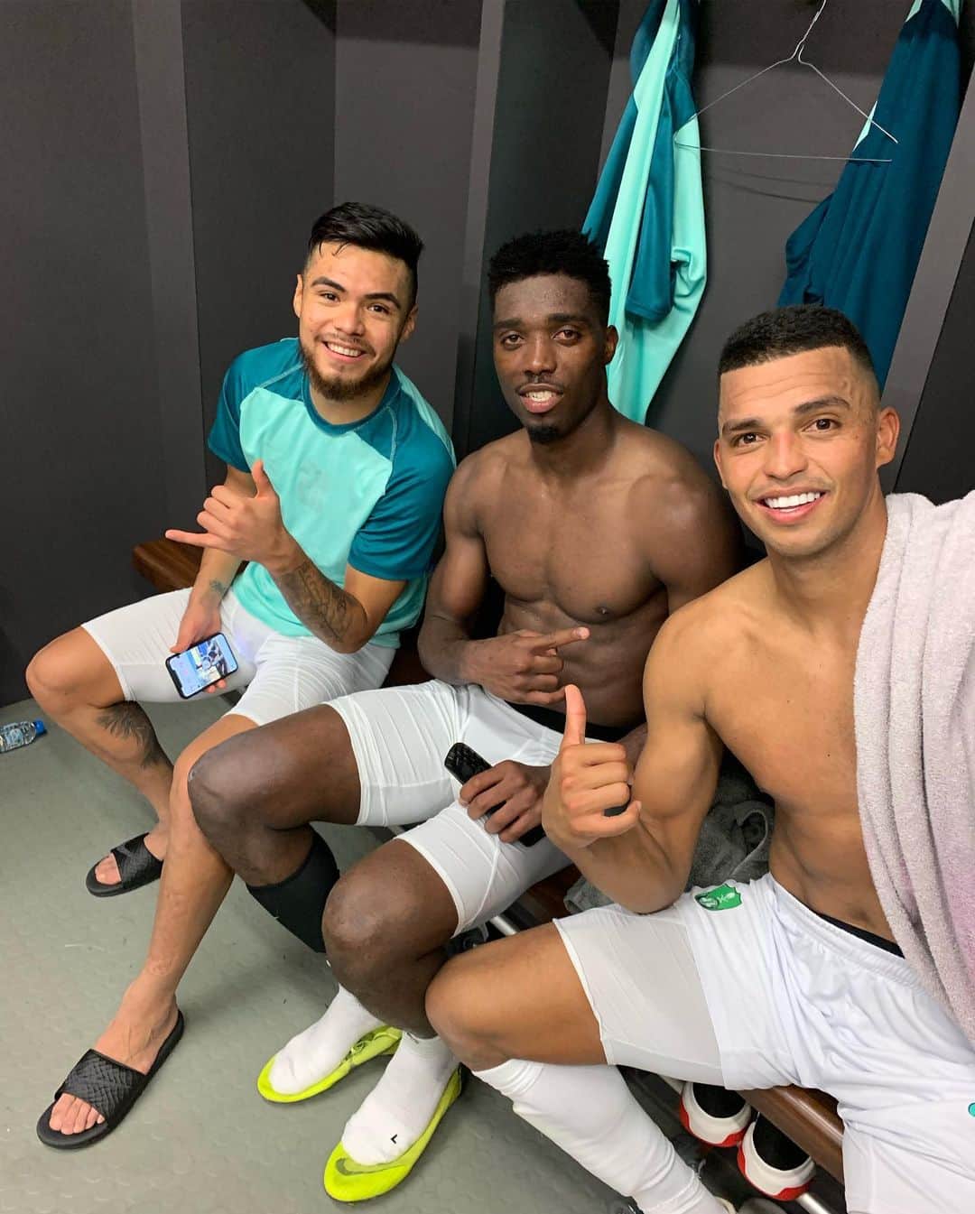 アデルラン・サントスのインスタグラム：「Grande jogo de todos!! parabéns @_djaniny21 pelos 3 golaços !!!! Em 3 dias temos mais uma final!! Great game of all !! Congratulations @ _djaniny21 for 3 goals 3 days we have another final」