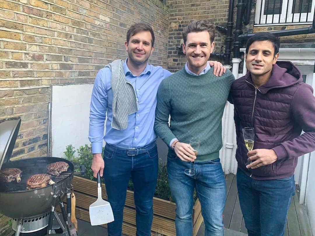 キャメロン・ファンデルバーグのインスタグラム：「First English Braai of the season! @clementlefert @iamneelpatel」