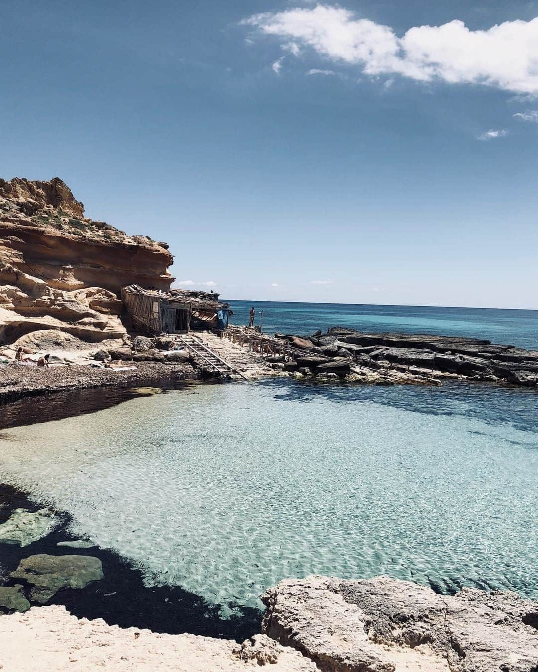 The Horseさんのインスタグラム写真 - (The HorseInstagram)「Who else wants to dive right in? 🙋‍♀️⠀⠀⠀⠀⠀⠀⠀⠀⠀ 🌊 ⠀⠀⠀⠀⠀⠀⠀⠀⠀ .⠀⠀⠀⠀⠀⠀⠀⠀⠀ Image - minnaattala⠀⠀⠀⠀⠀⠀⠀⠀⠀ #blue #sea #formentera #ibiza #lagoon #travel #beach #mediterranean」5月17日 7時01分 - the_horse