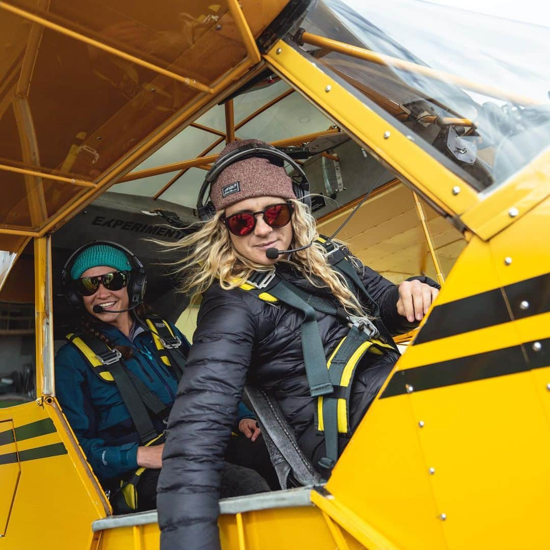 エディー・バウアーさんのインスタグラム写真 - (エディー・バウアーInstagram)「Hello from Iceland! This is Eddie Bauer athlete @lexidupont and fellow skier @kereesmith taking over the @eddiebauer instagram. We are both avid backcountry skiers and licensed pilots so this week we teamed up to explore remote areas of Iceland by air, land & snow. An adventure to share our life-long love for skiing & new found passion for aviation. We took to the air with @volcanopilot, @ellithor and @eaglesfarmlife to explore and capture some of Iceland’s vast and varied landscapes. What an incredible first day of flying! Follow along as we embark on a recon mission to combine aviation and big mountain skiing. #LiveYourAdventure #WhyIHike  @theempire.is」5月17日 7時14分 - eddiebauer