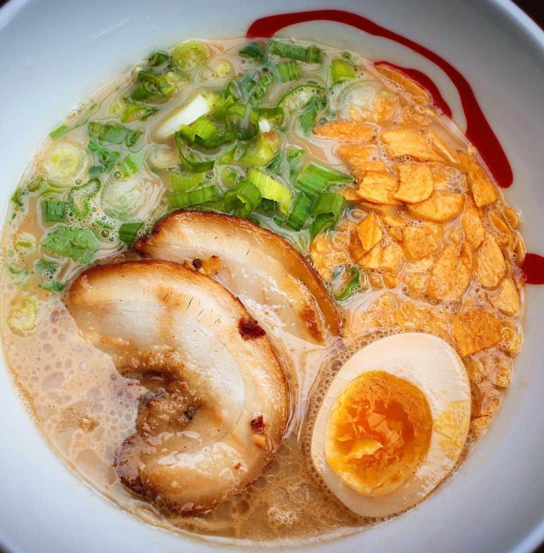 Koyukiさんのインスタグラム写真 - (KoyukiInstagram)「TONKOTSU RAMEN🍜💓 $12.25  You can also enjoy popular Tonkotsu ramen in Vancouver at our restaurant😋  This Ramen is creamy and rich taste soup!  The crunchy garlic chips are the best.  Please come hungry and enjoy this ramen and extra nudle!」5月17日 7時11分 - koyukikitchen