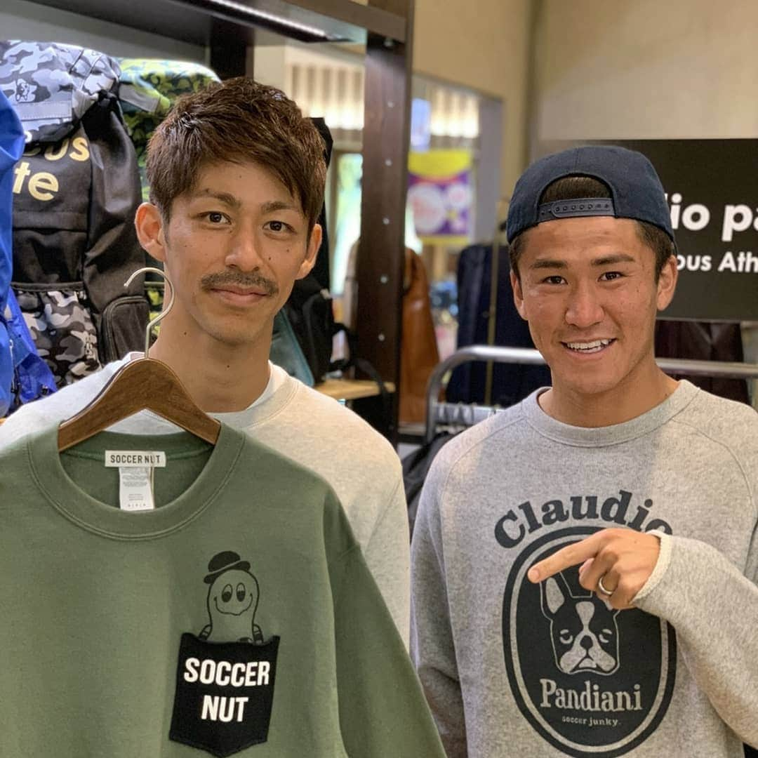 佐藤謙介さんのインスタグラム写真 - (佐藤謙介Instagram)「. サッカージャンキーさんのお店が5月17日にプレオープン。 そして5月24日に渋谷マルイ5階に直営店としてグランドオープンします！  僕も普段からお世話になっていて、サッカー用品だけでなく、私服としても毎日のように愛用させていただいています☺  みなさんもぜひ渋谷マルイ5階に足を運んでみてください!(^^)! #soccerjunky #サッカージャンキー #サッカー #私服 #おしゃれ #かわいい #渋谷 #マルイ #グランドオープン #横浜fc #jリーグ #ティーシャツ」5月17日 7時16分 - ks080119