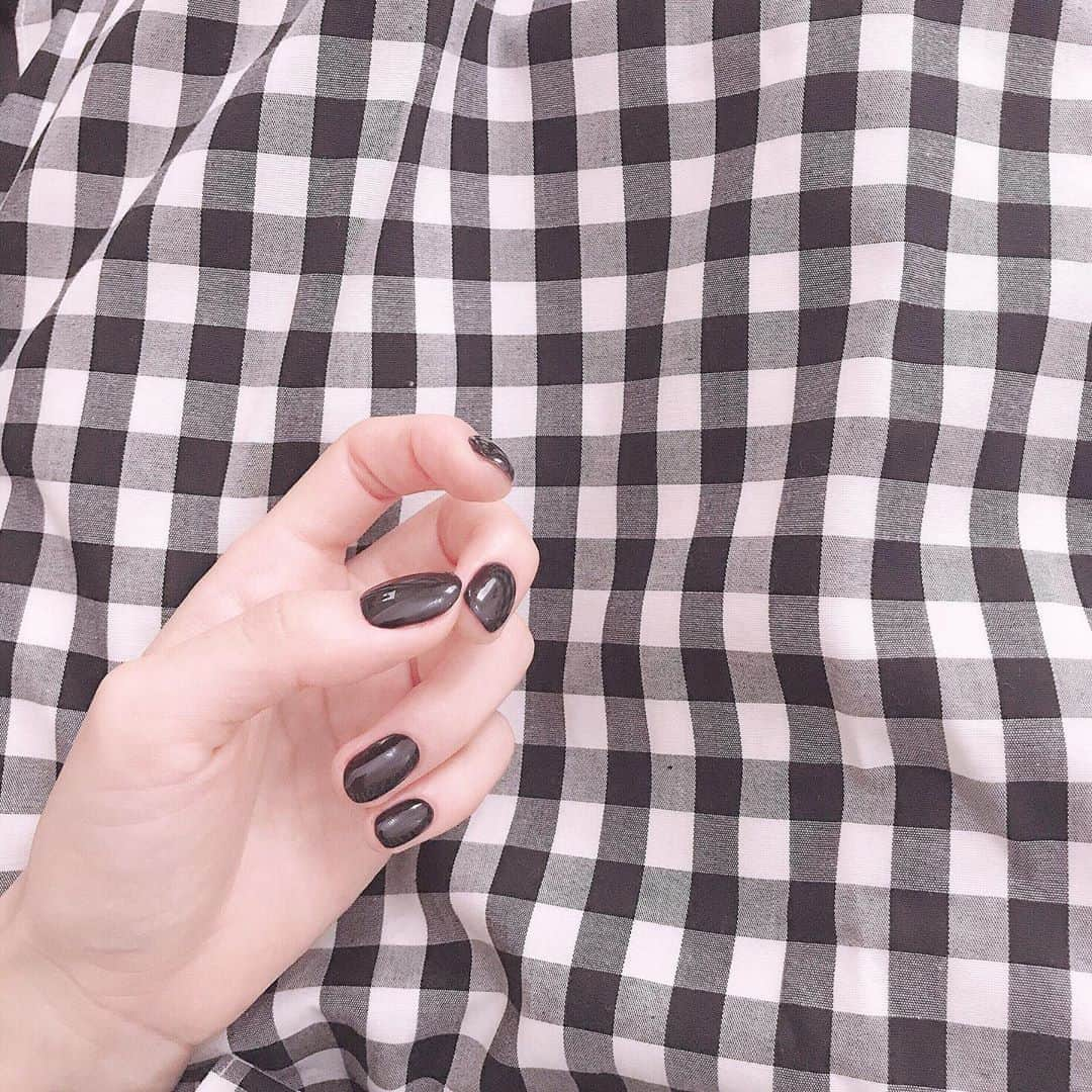 ハナエさんのインスタグラム写真 - (ハナエInstagram)「お爪まっくろにした ﻿ ﻿ ﻿ ﻿ #nail #nailsofinstagram #nail #blacknails mtj611-0073 @mimitoujours #mimitoujours #mimitoujours_style #pr #ネイル #ネイルデザイン #黒ネイル #単色ネイル #シンプルネイル #ワンカラー #ワンカラーネイル #ブラックネイル」5月17日 7時29分 - hanae_0227