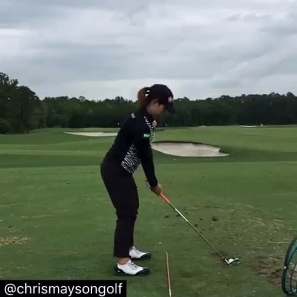 モリヤ・ジュタヌガーンのインスタグラム：「⛳️⛳️⛳️ : The great Moriya Jutanugarn gets better every time I see her. When we started she could only hit a low pull fade. She was clear with her goal of hitting it higher and being able to shape the ball both ways which she can now do. Set a performance goal and commit to it Team. 👍🏻 New goal....hit it further! 😁 @mo_moriya #momoriya」