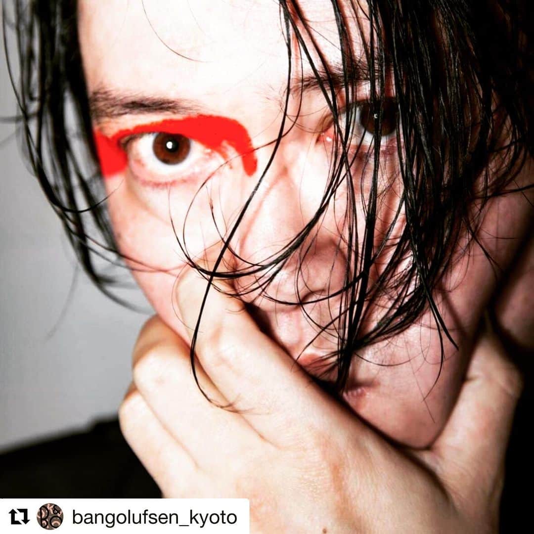 渋谷慶一郎のインスタグラム：「京都でひさびさにトークショーやるのでいらしてくださいっ インスタで申し込み、先着順です。 #Repost @bangolufsen_kyoto with @get_repost ・・・ 【先着で30名様をご招待】 渋谷慶一郎 TALK EVENT at BANG & OLUFSEN KYOTO POP-UP STORE  パリと東京を拠点に世界的に活躍されている音楽家渋谷慶一郎氏を招き、彼の近作アンドロイド・オペラ「Scary Beauty」やこれからの音楽のあり方について独自の視座から語っていただく貴重なトークイベント。 先着で30名様限定で無料招待させていただきます。 Photography by Ronald Stoops ・ 日時：2019年6月8日（土）開場17:30 開演18:00 終演19:00 会場：バング＆オルフセン 京都ポップアップストア　3F 住所：京都市下京区四条通寺町東入2丁目御旅町33番 参加費：無料　(※一部スタンディング形式となります) 主催 : バング＆オルフセン ジャパン 定員：30名 （先着予約） ・ 応募方法 1.インスタグラムで「bangolufsen_kyoto」フォロー 2.応募開始：2019年5月16日 (木) 18:00〜インスタグラム「bangolufsen_kyoto」宛のDMにて「渋谷慶一郎イベント参加希望」とメッセージを送ってください。 3.先着順に随時、返信にて当選発表します。※DMの返信にて当選とさせて頂きます。 ・ お問合せ先　kyoto-popup@bo-japan.com ・ #バングオルフセン京都 #bangolufsenkyoto #渋谷慶一郎 #イベント」