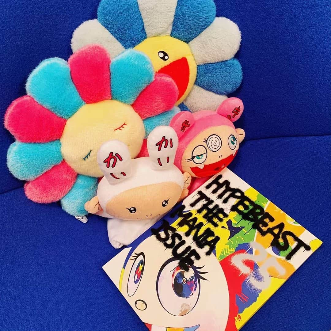 HYPEBEASTさんのインスタグラム写真 - (HYPEBEASTInstagram)「@hypebeastmag Issue 25 c/o @takashipom 📚🌸 Photo: @sarahandelman」5月17日 7時32分 - hypebeast