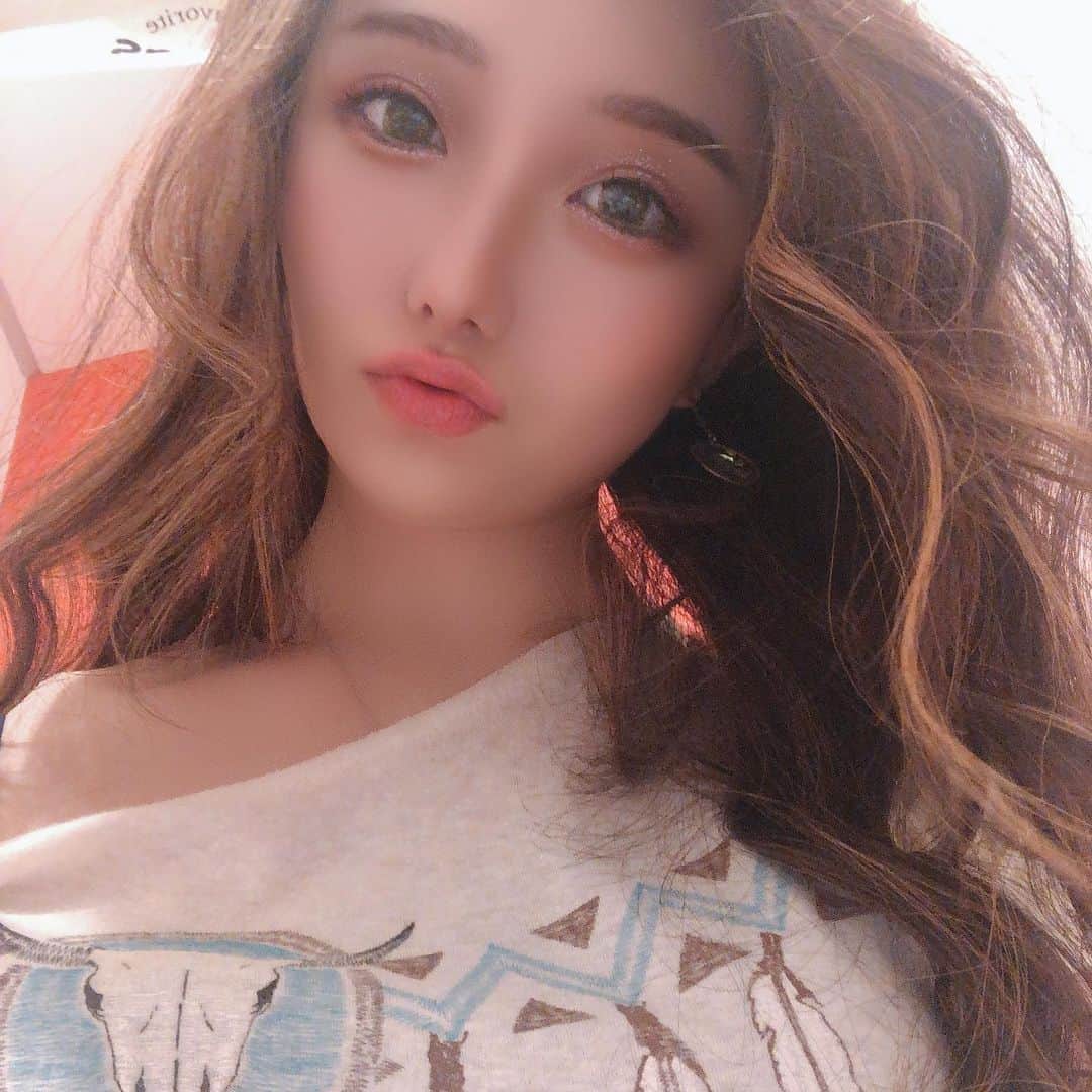 大石ほのかのインスタグラム：「おはよー🔆🔅 . 目覚めたんだけどまだ2時間くらいしか立ってない😂😂 . 昨日食べたし今日はお散歩でもしようかな♡♡天気よくて気持ちいいね！ . お仕事のみなさん頑張って下さい！😆✊ . #likeforlikes#followforfollowback#いいね返し#likeforlikeback#follow4followback#f#instagood#❤#かわいい#ホステス#キャバクラ#キャバ嬢#おっぱい#巨乳#ニュークラブ#フィリア#バルセロナグループ#ススキノ#飲み会#酒#夜遊び#お散歩#歌舞伎町#六本木#中洲#錦#栄#北新地#ミナミ#ジムニー」