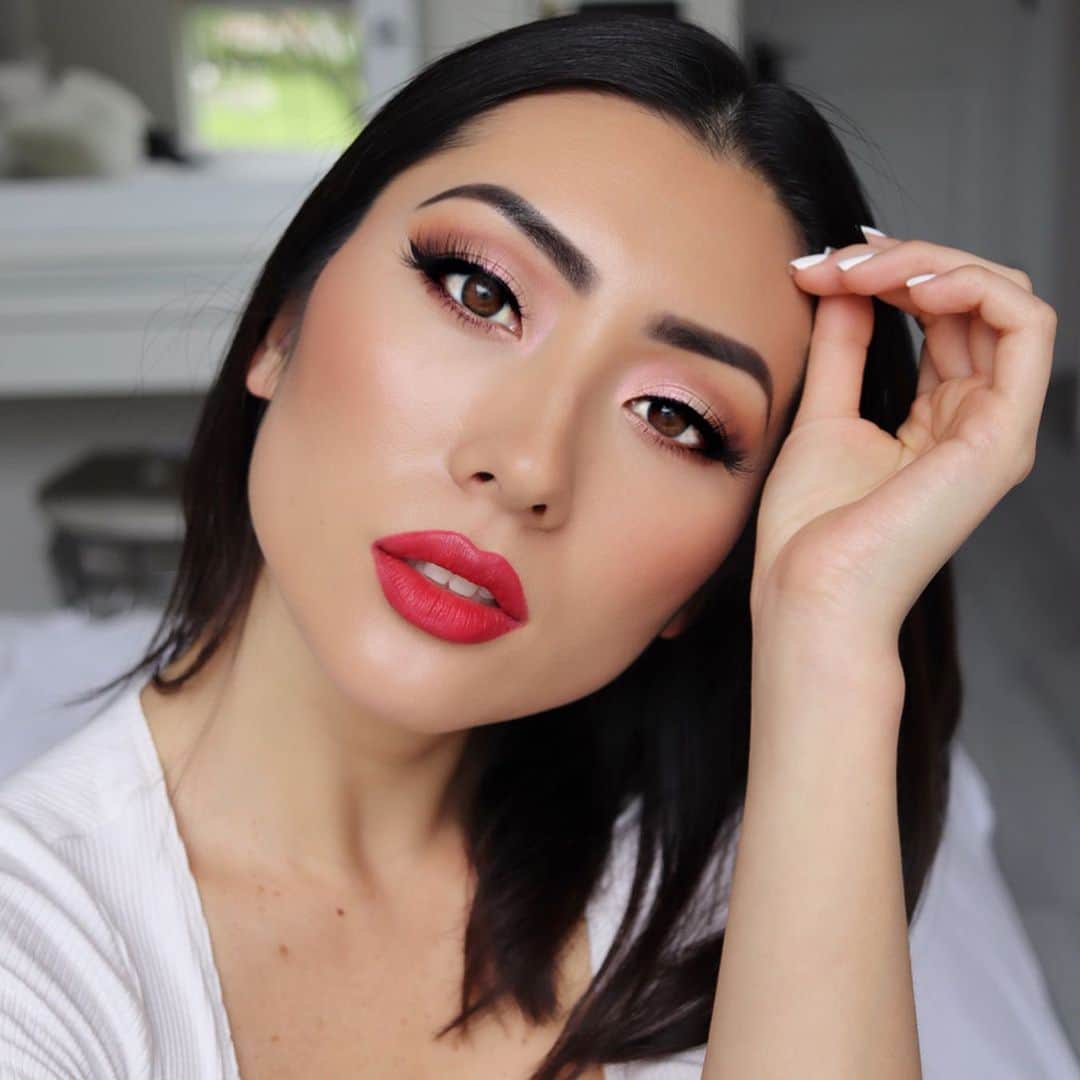 MayaTのインスタグラム：「I rarely wear red lipstick. Maybe I should wear more often!😘 いつもは赤い口紅ってそんなにつけないんだけど、こういう色って新鮮でいい〜❤️ Some of the products I used:  Foundation: @narsissist Natural Radiant Longwear Foundation Eyeshadow: @anastasiabeverlyhills Subculture (Cube/Roxy/Fudge) Lipstick: @maccosmetics Ruby Woo Tokyo #rubywootokyo  Cheek: @maccosmetics Extra Dimension Blush (Hushed Tone) Eyelashes: @pom_lashes MIA Eyeliner: @heroinemake」