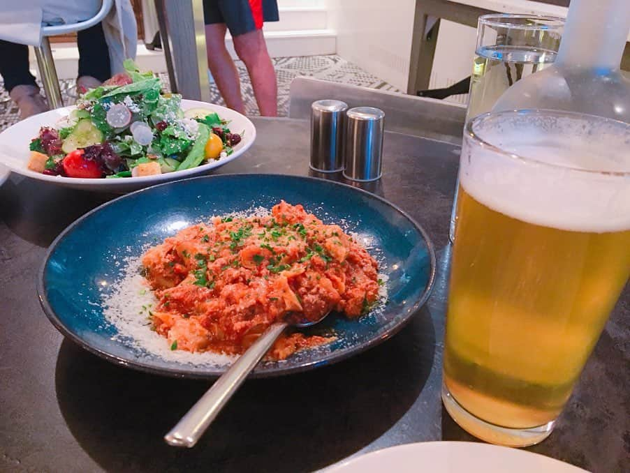 早川茉希さんのインスタグラム写真 - (早川茉希Instagram)「📍Filini Bar and Restaurant🍝  初めましてのゆうなちゃんと👯‍♀️🍻 ・ サラダとパスタ美味しかった〜😍🍝 夕ご飯食べた後だったのに また食べてしまった🐷🍴笑  ゆうなちゃんすごく良い子で 盛り上がって遅くまで付き合わせてしまったけど 楽しい楽しい夜でした😍🙏🏻❤️ ・ お友達も紹介してくれてありがとう☺️💖 ・ #時差スタグラム #いつぞやの #dinner #chicago #オススメしたお店沢山行ってくれてた💓 #女子旅 #italianfood #シカゴ #シカゴ生活 #まきカフェ巡りinシカゴ #🍻 #ガールズトーク最高 #アメリカ暮らし」5月17日 7時59分 - maki_hayakawa