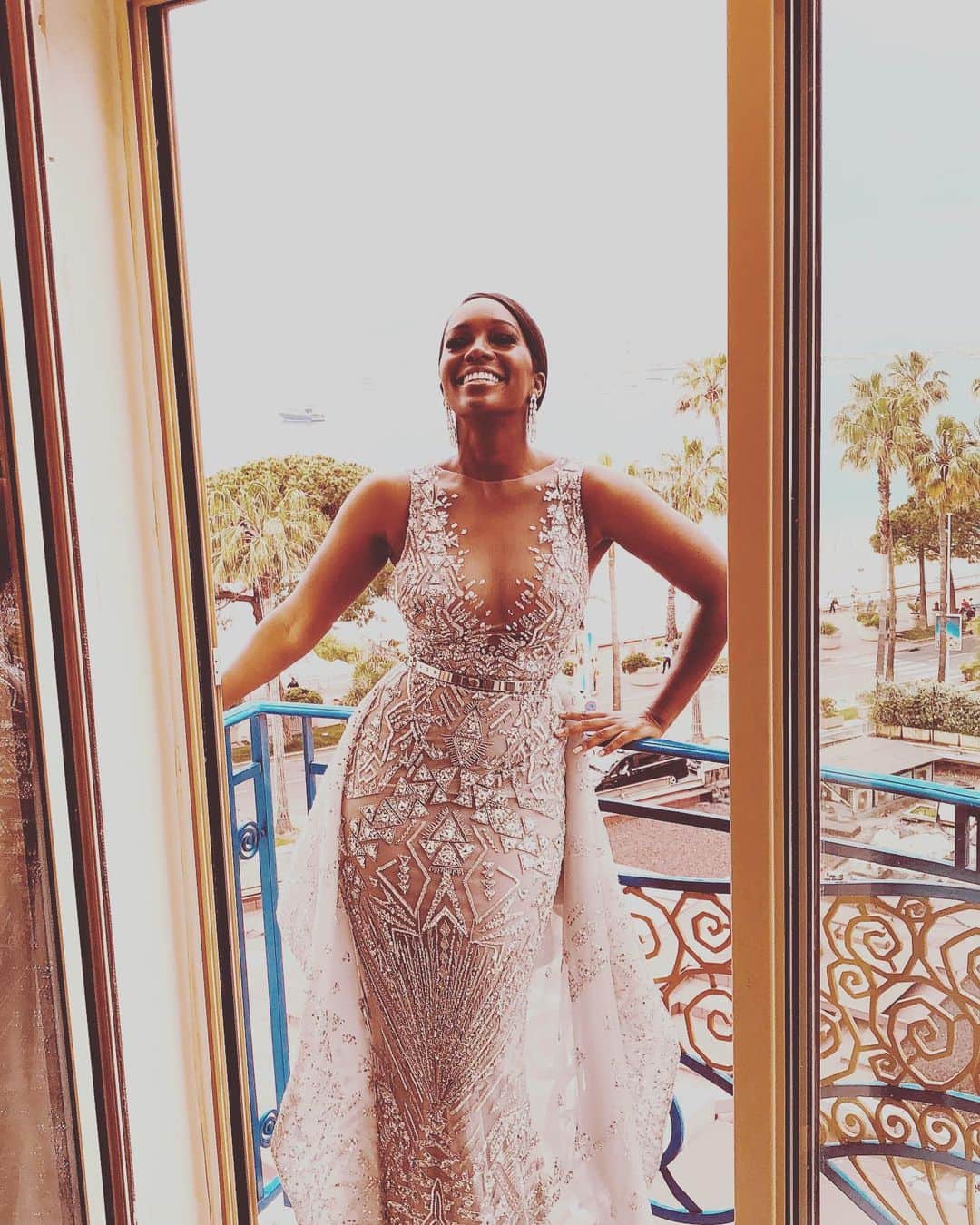 アジャ・ナオミ・キングのインスタグラム：「#tbt to being at Cannes last year with #lorealparis ...Excited to go back again! See you there 😉😘」
