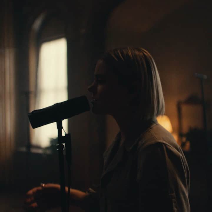 ユナイテッドのインスタグラム：「So excited to share something really special with you all! We recently got together with our friends at @Spotify to tell the stories behind some of our favourite songs on our new album and record brand new live acoustic versions. Watch the new series — only on Spotify. Link in bio.」
