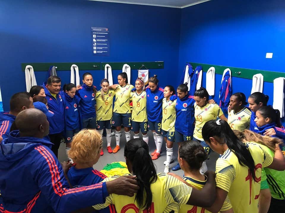 サッカー コロンビア代表チームのインスタグラム：「‪Algunas imágenes de la victoria de nuestra Selección Colombia Femenina en Chile. 👊🏼💪🏼🇨🇴‬」