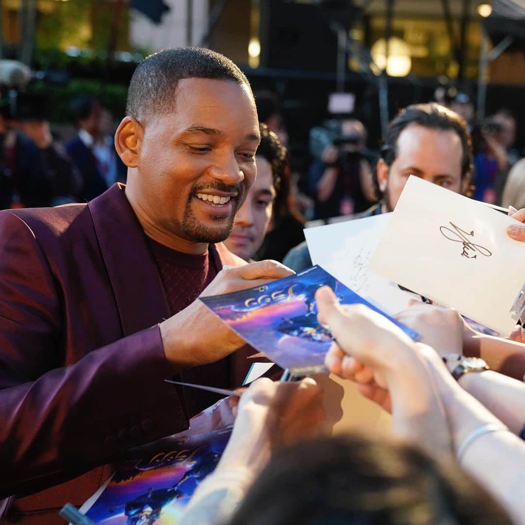 Walt Disney Studiosさんのインスタグラム写真 - (Walt Disney StudiosInstagram)「Disney’s #Aladdin star @WillSmith and composer @AlanMenken join the Japanese voice cast for a fan event at the Yebisu Garden Place in Tokyo!」5月17日 8時17分 - disneystudios