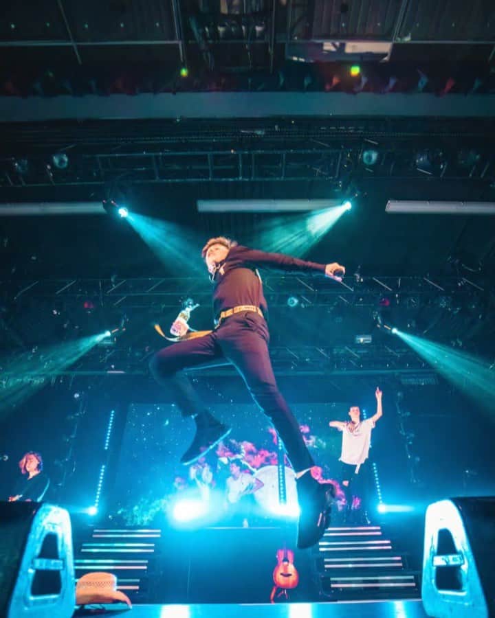 ジョニー・オーランドのインスタグラム：「tft! @haydensummerall @youlovegus」