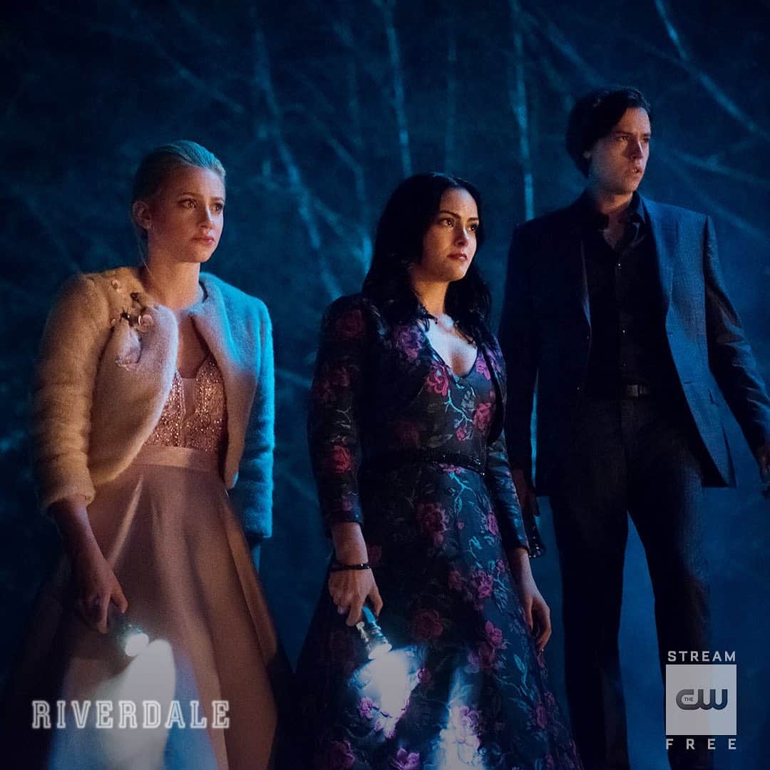 The CWさんのインスタグラム写真 - (The CWInstagram)「Hold tight to the people close to you. Stream #Riverdale and #JaneTheVirgin free on The CW App!」5月17日 8時33分 - thecw