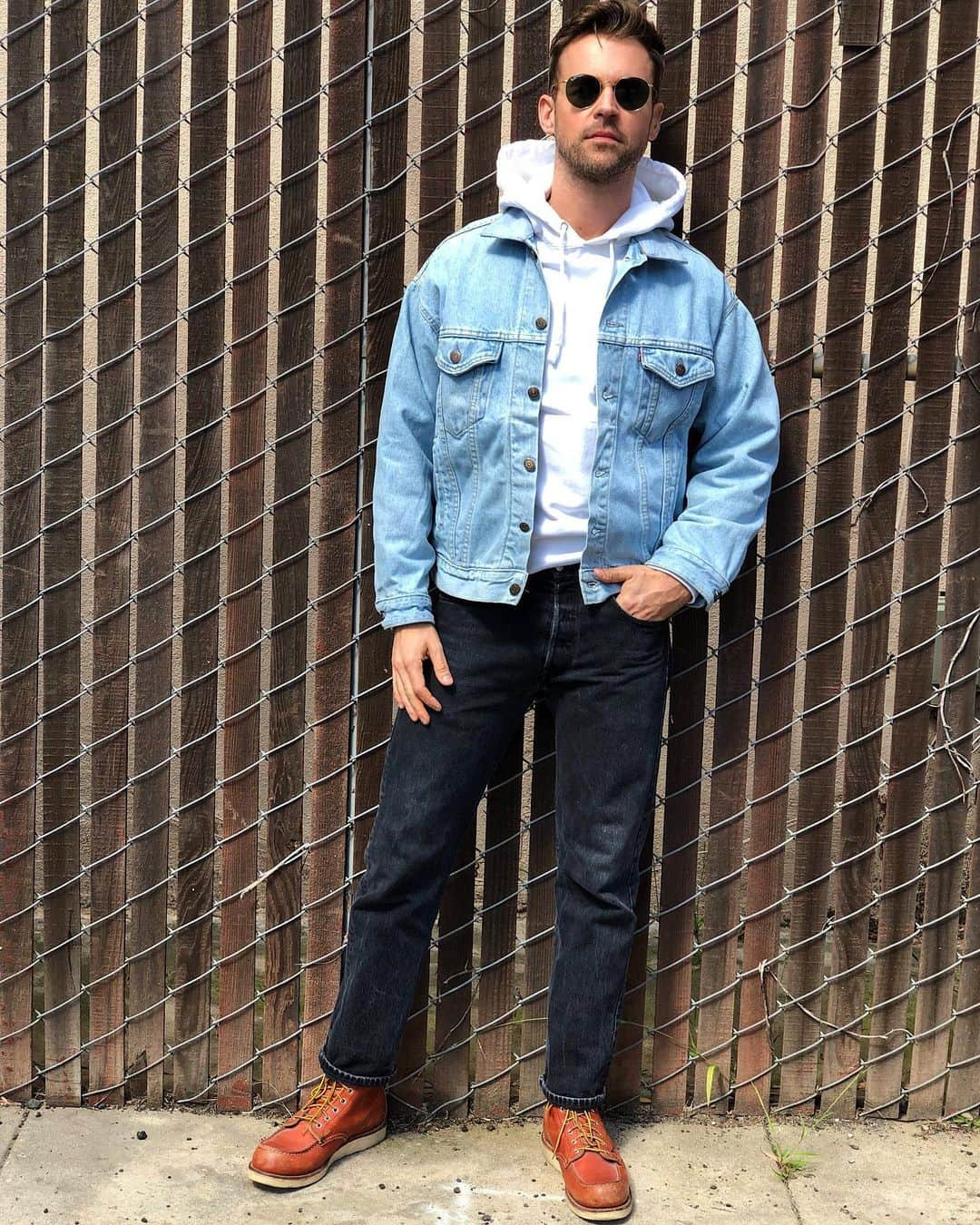 ブラッド・ゴレスキーさんのインスタグラム写真 - (ブラッド・ゴレスキーInstagram)「Some days just call for double denim, a hoodie & redwings.  Denim @levis.vintage.clothing  Hoodie @champion  Boots @redwingheritage  Sunglasses @rayban」5月17日 8時28分 - bradgoreski