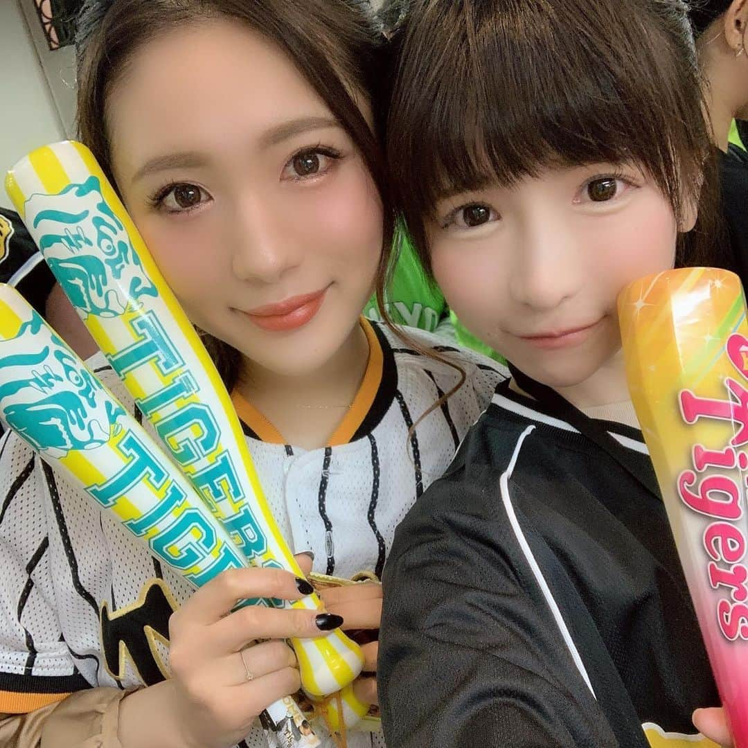 もえのあずきさんのインスタグラム写真 - (もえのあずきInstagram)「彼氏(さっちゃん)と野球デート⚾️☺️💕 #野球女子 #阪神タイガース#阪神ファン#虎党#toraco#球場グルメ」5月17日 8時43分 - moeazukitty