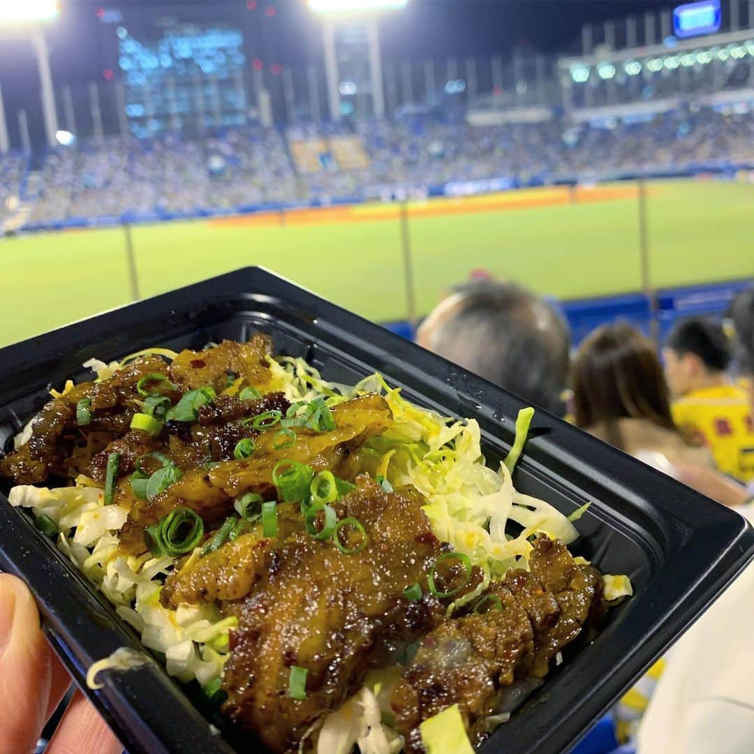 もえのあずきさんのインスタグラム写真 - (もえのあずきInstagram)「彼氏(さっちゃん)と野球デート⚾️☺️💕 #野球女子 #阪神タイガース#阪神ファン#虎党#toraco#球場グルメ」5月17日 8時43分 - moeazukitty