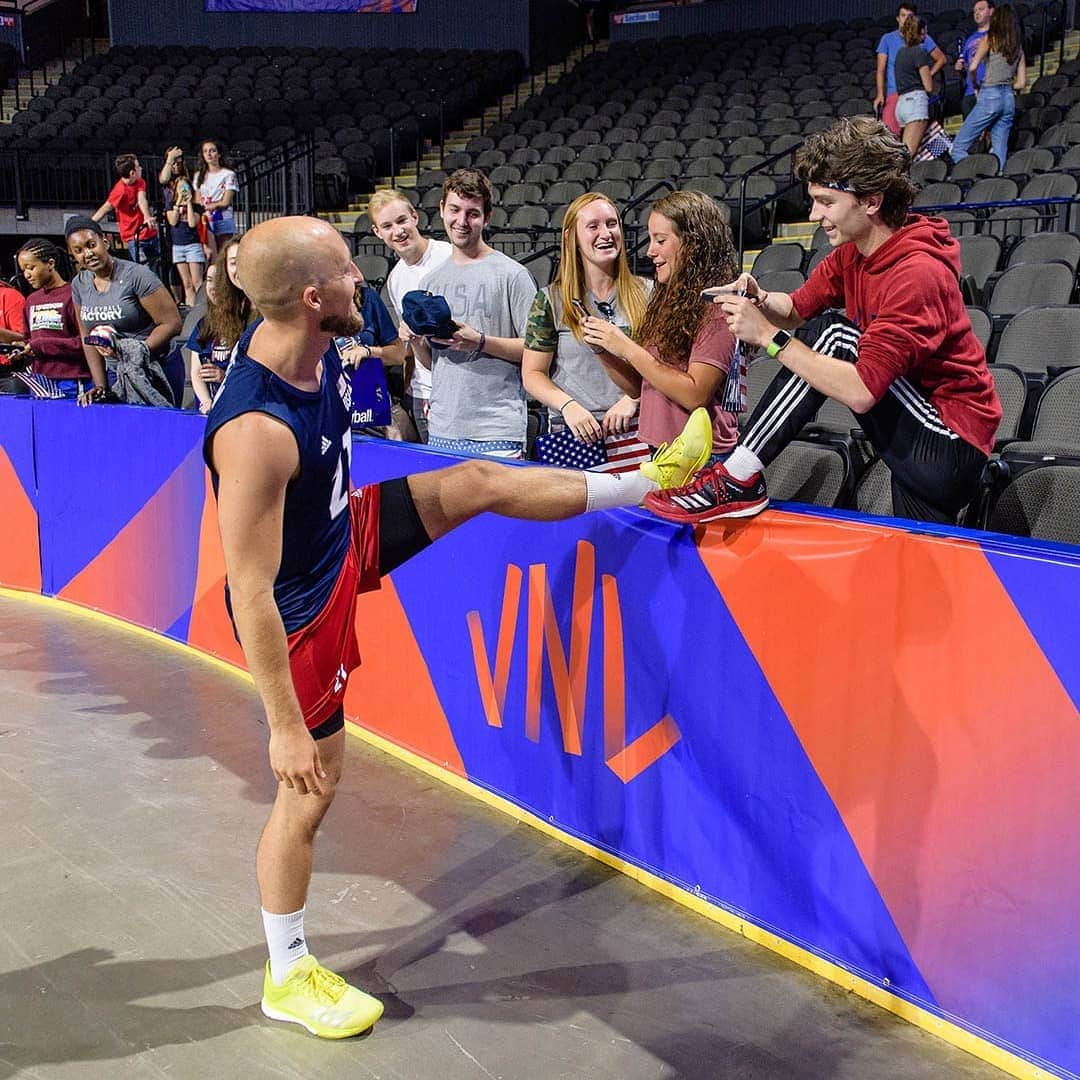 USA Volleyballさんのインスタグラム写真 - (USA VolleyballInstagram)「Does your @instagram need a boost? The U.S. Men 🇺🇲 will be at #SearsCentreArena hosting Canada 🇨🇦, China 🇨🇳 and Japan 🇯🇵 in VNL action June 21-23. Get your 🎟️ now! --- Visit usavolleyball.org for details. 🔗 In our bio」5月17日 8時44分 - usavolleyball