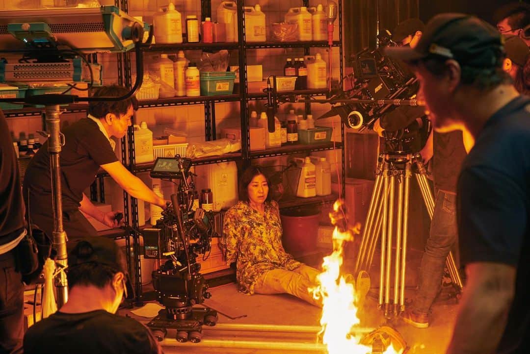 C-JeS エンタテイメントさんのインスタグラム写真 - (C-JeS エンタテイメントInstagram)「금요일 스트레스는 #라미란 이 날려준다 👊👊 . 핵사이다 영화지만 촬영장은 이열치열🔥 비하인드 스틸 대공개! . 오늘도 극장에서 #라미란하세요 👍 #걸캅스 #절찬리상영중 .  #이성경 #최수영 #film #RaMiRan #Miss_MrsCops #Cjestagram #씨제스타그램」5月17日 8時44分 - cjes.tagram