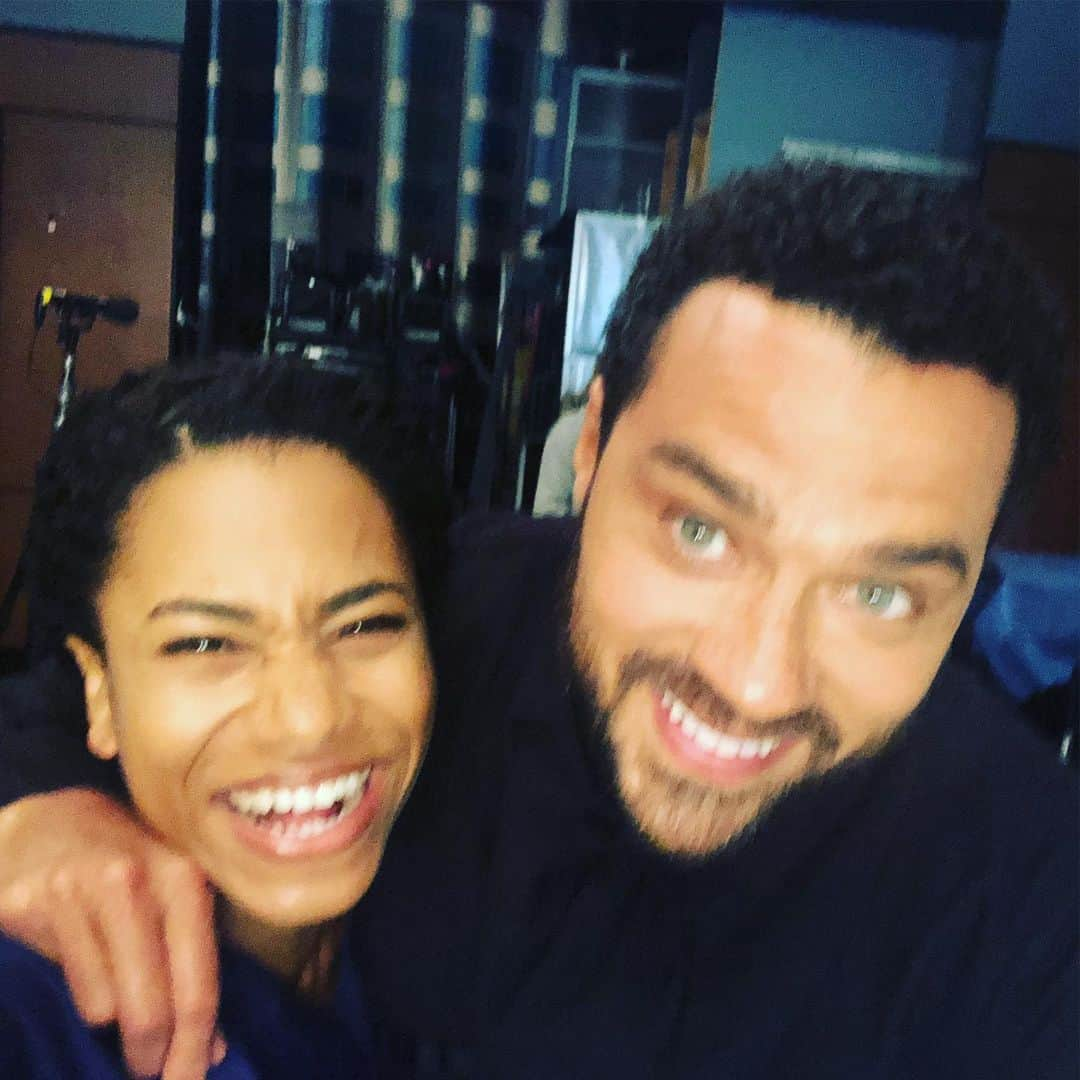 Kelly McCrearyさんのインスタグラム写真 - (Kelly McCrearyInstagram)「Thanks for being with us through another amazing season!! — from two people still learning how to find the lens! @greysabc #seasonfinale」5月17日 8時53分 - seekellymccreary