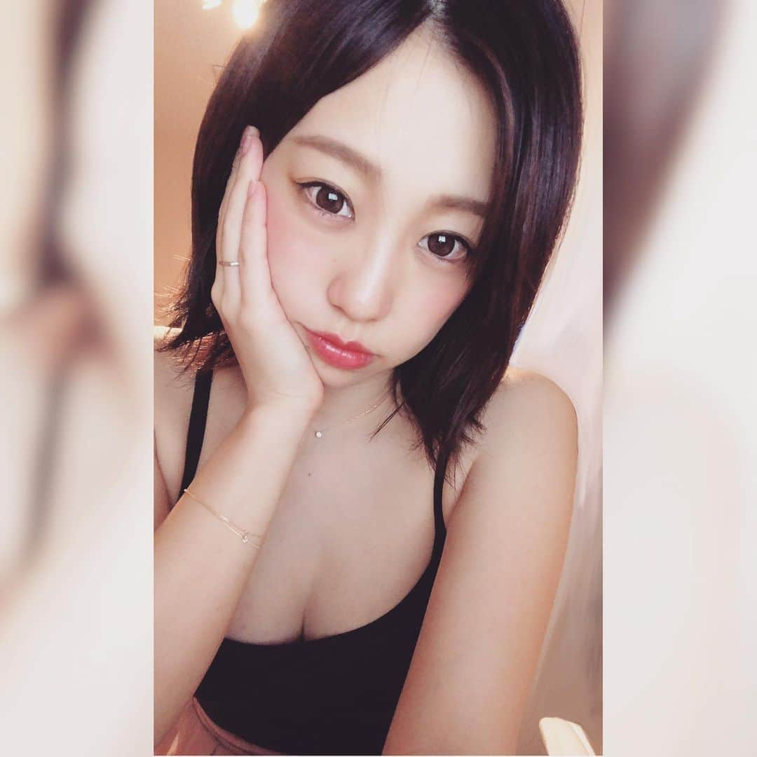 DJ YURiAさんのインスタグラム写真 - (DJ YURiAInstagram)「Good morning 🌞﻿ ﻿ ﻿ ﻿ 私自身もついに運動解禁かな？👀﻿ 妊娠してから出来なかったことがたくさんあるー！！﻿ ﻿ 体重はあと2kg弱で元通りです。﻿ ﻿ 妊娠&母乳育児でもりもり食べまくってたから少しずつ元に戻すぞー✊🏻﻿ ﻿ そろそろ仕事も始められるかなぁ🤔﻿ ﻿ ﻿ ﻿ ﻿ #gm﻿ #dj ﻿ #djyuria﻿ #運動したい﻿ ﻿」5月17日 8時56分 - djyuria