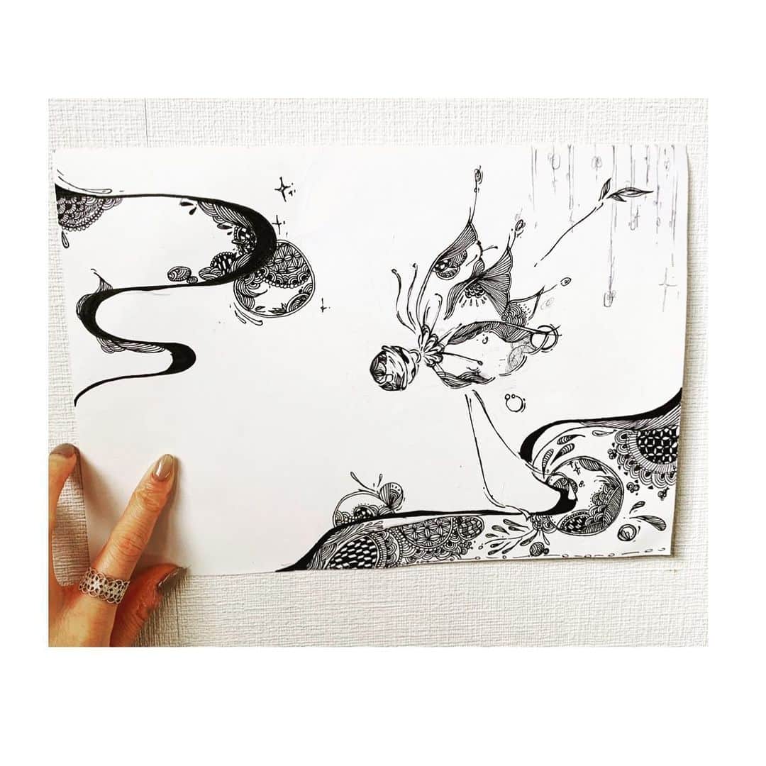 白石糸さんのインスタグラム写真 - (白石糸Instagram)「. . . . #ボールペン画 #絵#まだ途中」5月17日 8時59分 - ito_0123