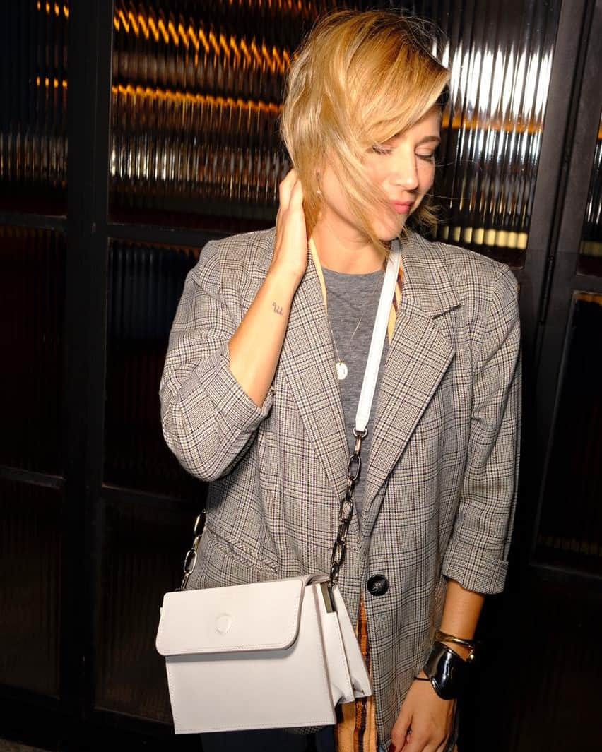 Schutzのインスタグラム：「Night Vibes ✨. #unlockyourcity #schutzhandbags」