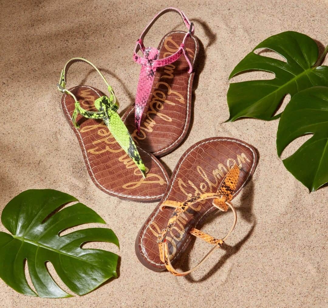 サムエデルマンのインスタグラム：「Love the skin you're in 🐍 our new Gigi neon snake sandal!」