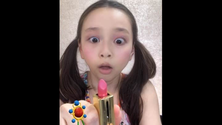 佐々木あさひのインスタグラム：「キッズYouTuberが大好きでよくお家で真似っ子している小学1年生がママに内緒で初めてお化粧したとき。がテーマ👧🏻. . 今話題の#Snapchat の子供フィルター。他にも一瞬で成人男性になれたり女性になれたり色々あるので、是非家族で楽しんで欲しい👻 ロングバージョンはYouTubeで見られます💄プロフィール欄からどうぞ🧚🏻‍♀️✨ #スナップチャット #子供フィルター #YouTuber #snapchatfilter #Snapchatbaby #babyfilter」