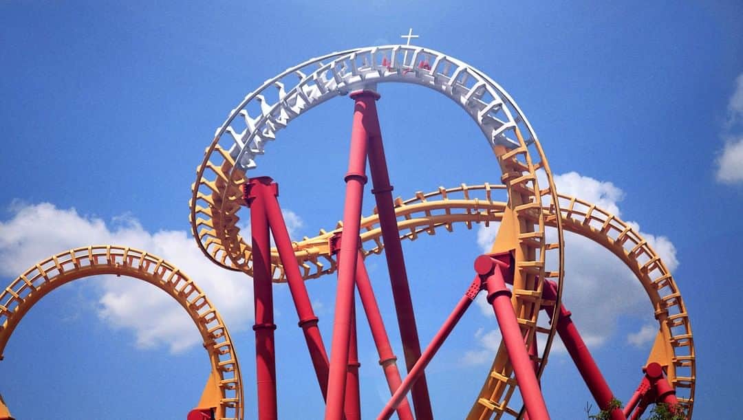 ジ・オニオンさんのインスタグラム写真 - (ジ・オニオンInstagram)「Friends Place Memorial On Section Of Six Flags Roller Coaster Track Where Guest Died⠀ ⠀ Visit link in bio for full story.⠀」5月17日 9時30分 - theonion