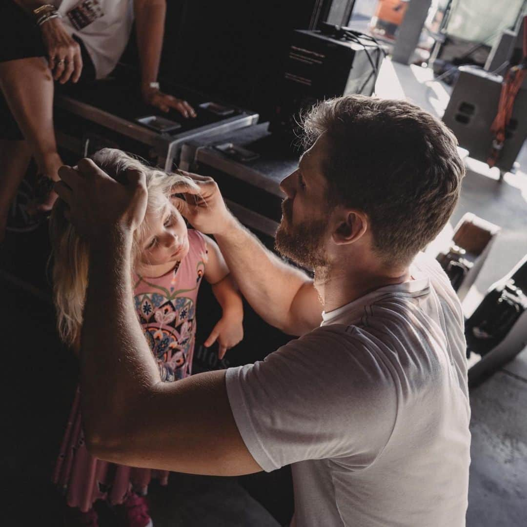 チェイス・ライスさんのインスタグラム写真 - (チェイス・ライスInstagram)「Who’s happier to see who backstage?😂😎 Pics:@codycannon」5月17日 9時32分 - chaserice