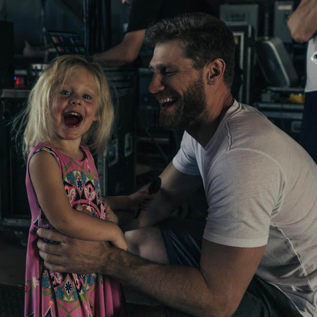 チェイス・ライスさんのインスタグラム写真 - (チェイス・ライスInstagram)「Who’s happier to see who backstage?😂😎 Pics:@codycannon」5月17日 9時32分 - chaserice