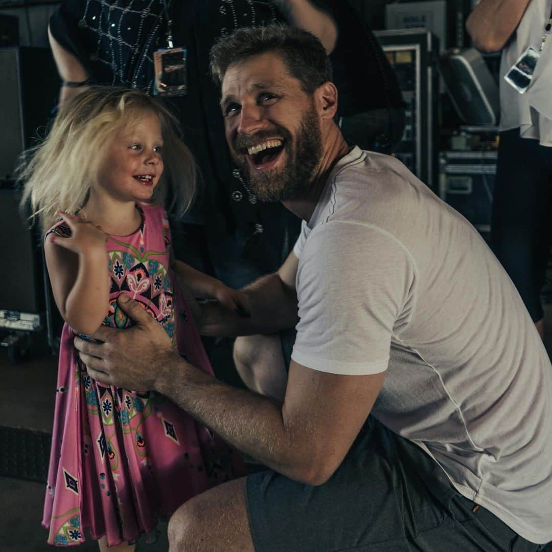 チェイス・ライスさんのインスタグラム写真 - (チェイス・ライスInstagram)「Who’s happier to see who backstage?😂😎 Pics:@codycannon」5月17日 9時32分 - chaserice