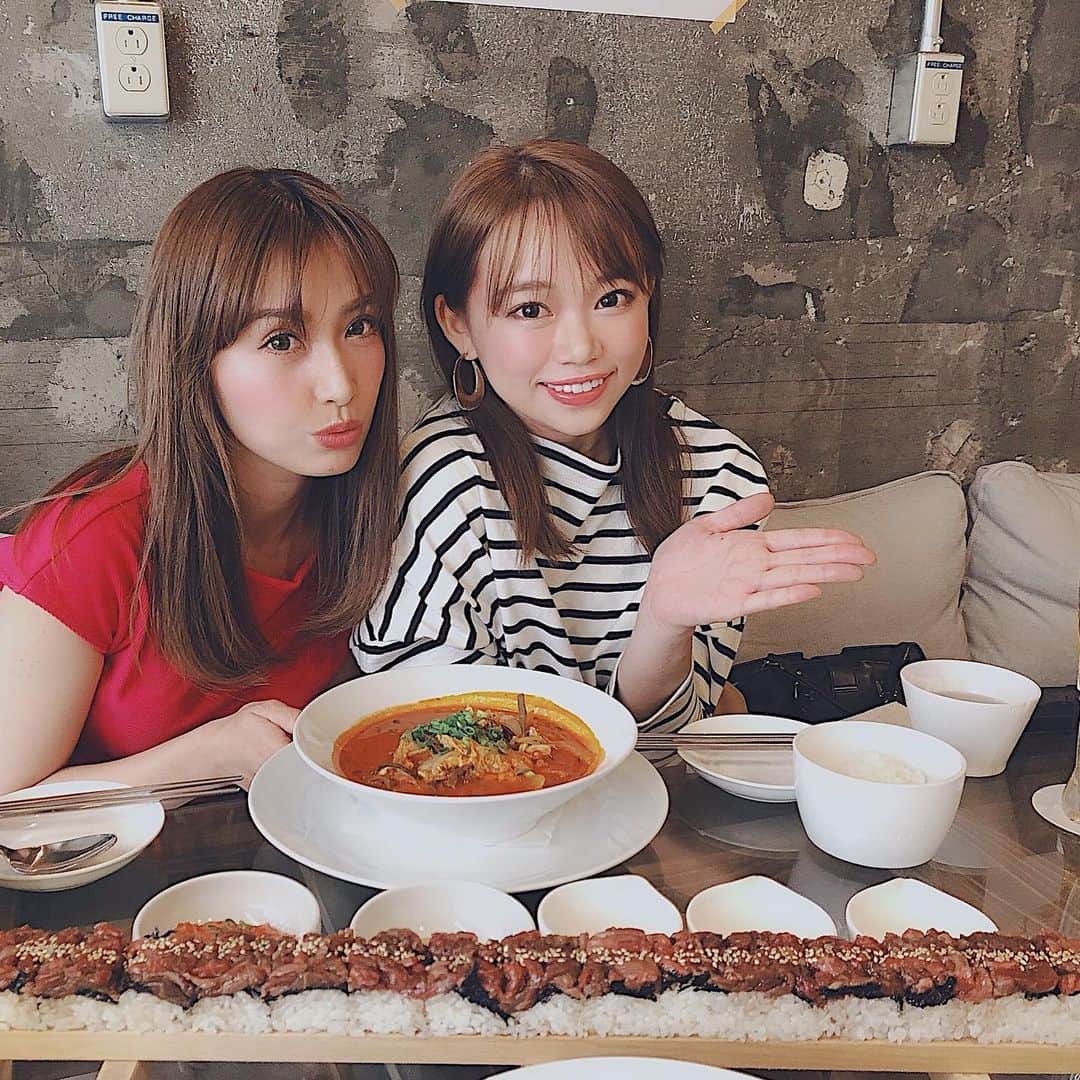 瀬賀しお（せがしぃ）さんのインスタグラム写真 - (瀬賀しお（せがしぃ）Instagram)「今日のYouTubeは祐香さんとのコラボ動画です💓﻿ 皆さん、もう見ていただけましたか？✨﻿ ﻿ わたしのチャンネルでは質問コーナー！﻿ 赤裸々に語ってますヾ(´ω｀＝´ω｀)ﾉ 💨﻿ そして祐香さんのチャンネルでは新大久保Vlogが上がっていますよぉ🤤🍴﻿ ﻿ 新大久保で食べたのがこちらのユッケ寿司！﻿ もうね、言葉に出来ないくらい美味しかった❤️（笑）﻿ ﻿ お店はこちらです🍳﻿ ＊PALLET46＊﻿ 📍東京都新宿区大久保2-18-10﻿ ﻿ カフェみたいな店内でゆっくり食べられました☺️﻿ ﻿ デザートはこちらのお店で🍧﻿ ＊HOMIBING＊﻿ 📍東京都新宿区百人町2-3-20﻿ ﻿ いちごたっぷりのカキ氷を食べたんだけど﻿ これからの季節オススメ！！💓﻿ タピオカミルクティーも美味しかったです😆✨﻿ ﻿ もし新大久保に行く機会がありましたら﻿ ぜひ参考にしてみてください🌈﻿ ﻿ #新大久保 #ユッケ寿司 #韓国 #韓国料理 #新大久保グルメ #新大久保カフェ #タピオカ #かき氷 #いちご」5月17日 20時37分 - segashiori