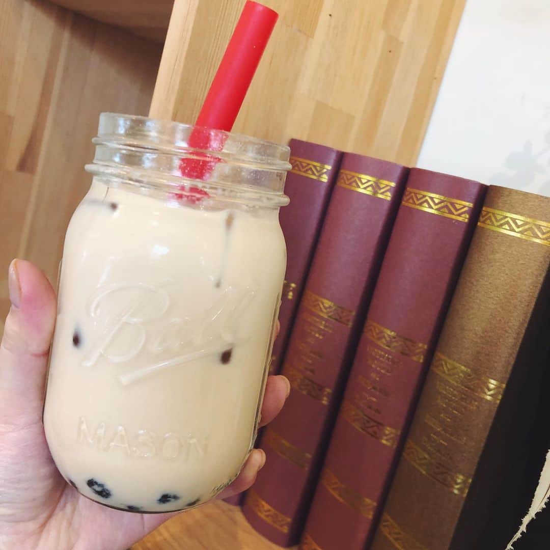 瀬賀しお（せがしぃ）さんのインスタグラム写真 - (瀬賀しお（せがしぃ）Instagram)「今日のYouTubeは祐香さんとのコラボ動画です💓﻿ 皆さん、もう見ていただけましたか？✨﻿ ﻿ わたしのチャンネルでは質問コーナー！﻿ 赤裸々に語ってますヾ(´ω｀＝´ω｀)ﾉ 💨﻿ そして祐香さんのチャンネルでは新大久保Vlogが上がっていますよぉ🤤🍴﻿ ﻿ 新大久保で食べたのがこちらのユッケ寿司！﻿ もうね、言葉に出来ないくらい美味しかった❤️（笑）﻿ ﻿ お店はこちらです🍳﻿ ＊PALLET46＊﻿ 📍東京都新宿区大久保2-18-10﻿ ﻿ カフェみたいな店内でゆっくり食べられました☺️﻿ ﻿ デザートはこちらのお店で🍧﻿ ＊HOMIBING＊﻿ 📍東京都新宿区百人町2-3-20﻿ ﻿ いちごたっぷりのカキ氷を食べたんだけど﻿ これからの季節オススメ！！💓﻿ タピオカミルクティーも美味しかったです😆✨﻿ ﻿ もし新大久保に行く機会がありましたら﻿ ぜひ参考にしてみてください🌈﻿ ﻿ #新大久保 #ユッケ寿司 #韓国 #韓国料理 #新大久保グルメ #新大久保カフェ #タピオカ #かき氷 #いちご」5月17日 20時37分 - segashiori