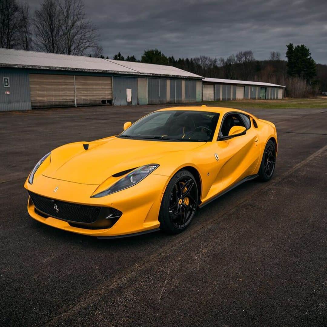 CarsWithoutLimitsさんのインスタグラム写真 - (CarsWithoutLimitsInstagram)「812 Superfast ⚡️ Photo @liv3life_m5  #carswithoutlimits #ferrari #812superfast #yellow #toronto」5月17日 20時30分 - carswithoutlimits