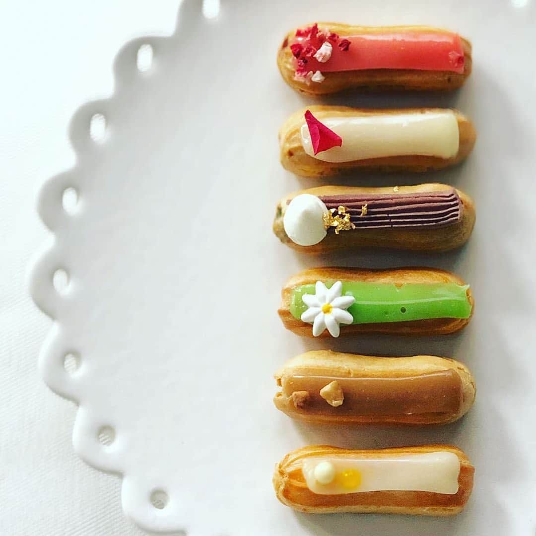 Andaz Tokyo アンダーズ 東京さんのインスタグラム写真 - (Andaz Tokyo アンダーズ 東京Instagram)「Taste all the colors of the rainbow with our seasonal mini eclairs 🌈😋 For our current flavors, check https://bit.ly/2WKdZMF ✨ 季節のエクレア https://bit.ly/2YzVaMN - 📸 Special thanks to @yukonarisawa」5月17日 20時32分 - andaztokyo