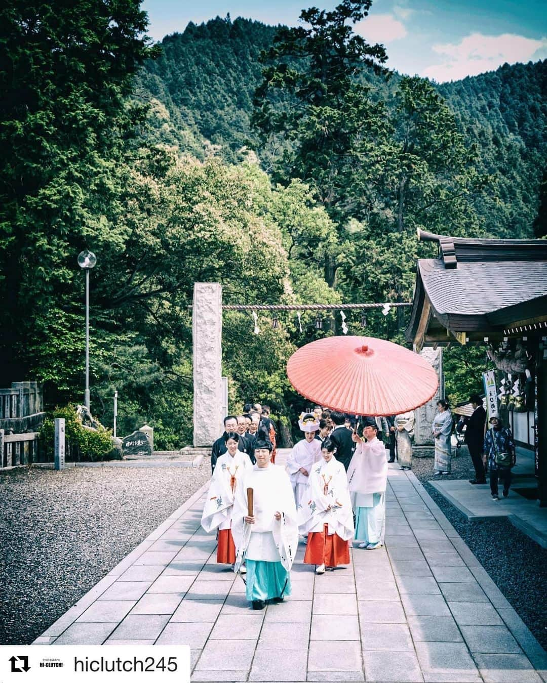 西条市さんのインスタグラム写真 - (西条市Instagram)「Repost @hiclutch245 with @get_repost ・・・ _ Wedding ceremony photo  #西条市 #新居浜市 #今治市  #結婚式 #結婚写真 #プレ花嫁 #挙式披露宴 #バージンロード  #ブライダル #ウェディング  #フォトウェディング  #結婚準備 #ロケーションフォト  #前撮り #前撮りロケーションフォト  #bellforetsaijo #ベルフォーレ西条  #lovesaijo  #日本中のプレ花嫁さんと繋がりたい #cherish_photo_days #lovegraph #ラブグラフ  #sonyalpha #α7iii #sonyalpha7iii  #hiclutch #ハイクラッチ  神社のウエディング  キラキラ光るのは 新緑 そして幸せなふたり ★フォトコンテスト実施中★ 詳しくはプロフィールページのストーリーとリンクをチェック！どしどし応募してんよ～」5月17日 19時04分 - lovesaijo