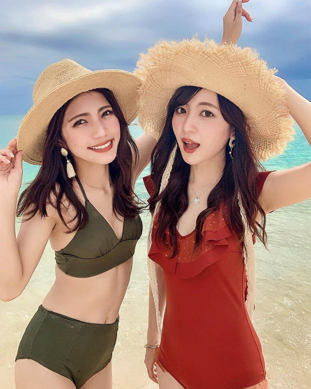 Marika Kajiwaraさんのインスタグラム写真 - (Marika KajiwaraInstagram)「まりまり旅行🏝🧡沖縄編 ＊ 今日から真理子と沖縄♡ 1日目から海で大はしゃぎしてきた👼 ＊ 2枚目の大爆笑の理由は やたら吹く爆風🌪(笑) そんなんでも笑えるて幸せやな🤤💓w ＊ ＊ ＊ #まりまりこんび #沖縄 #沖縄旅行 #旅行 #女子旅 #旅MUSE #タビジョ #trip #tabijyo #tabimuse #traveler #instagood #marika_trip」5月17日 19時05分 - marika__kw