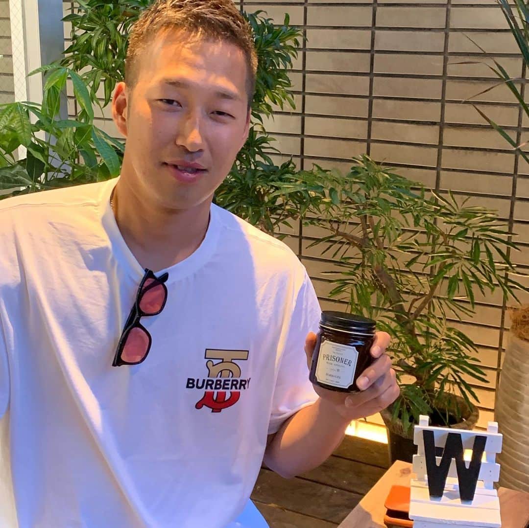 のインスタグラム：「色が抜けてきたのでまた行ってきました。 今回もめちゃくちゃ良い色になりました！ 山下店長いつもありがとうございます。 みなさんもどんどん行ってください！！ シャンプーも最高に良い👍👍 #兵庫県#西宮市#夙川#美容室 #ヘアーサロン#W#阪神タイガース御用達#タイガースファン#西田直斗#中谷将大#髪型#メンズヘア#よろしくお願いします」