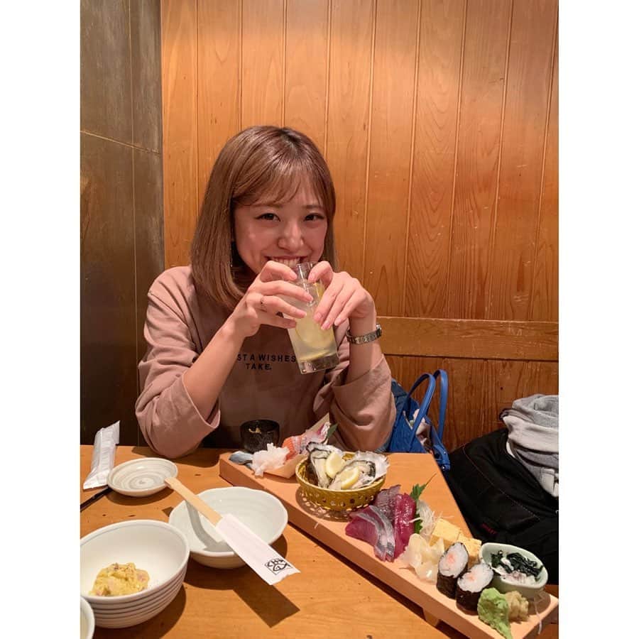 本橋優華さんのインスタグラム写真 - (本橋優華Instagram)「私この歳にして お酒が飲めるようになりました。笑  おじちゃん多めの場所がお気に入りです。 色々教えてください！笑  素敵な週末を♡  #変なとこ押して非表示になってた#ningyocho#goodtime#fun#izakaya#yakiniku#shinbashi#ningyocho#tokyo」5月17日 19時19分 - uk_jp