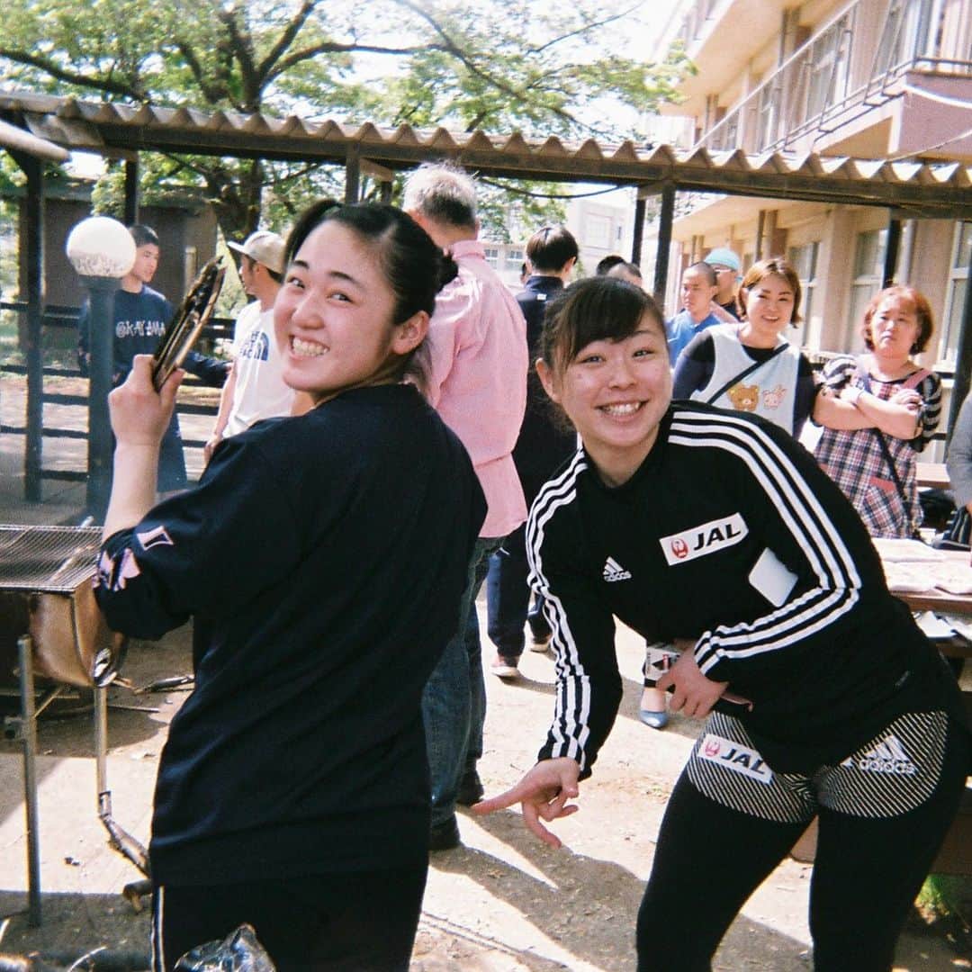 植草歩さんのインスタグラム写真 - (植草歩Instagram)「子供たち👧🏻👨🏻‍🦲に 預けた写ルンです📸💗 . とある日のBBQ🍖🍗🍖🍗 花田先生しぶ。。。笑 #写ルンです  #写ルンですのある生活 #film #filmcamera」5月17日 19時15分 - ayayumin0725